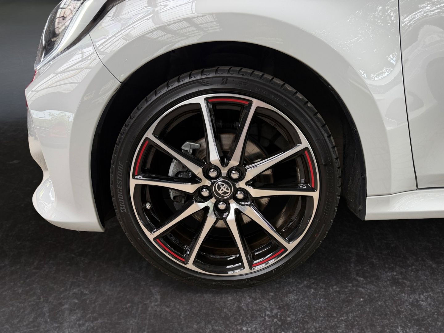 Toyota Yaris Hybrid 1.5 GR Sport *Alcantara*JBL*SHZ*Kam
