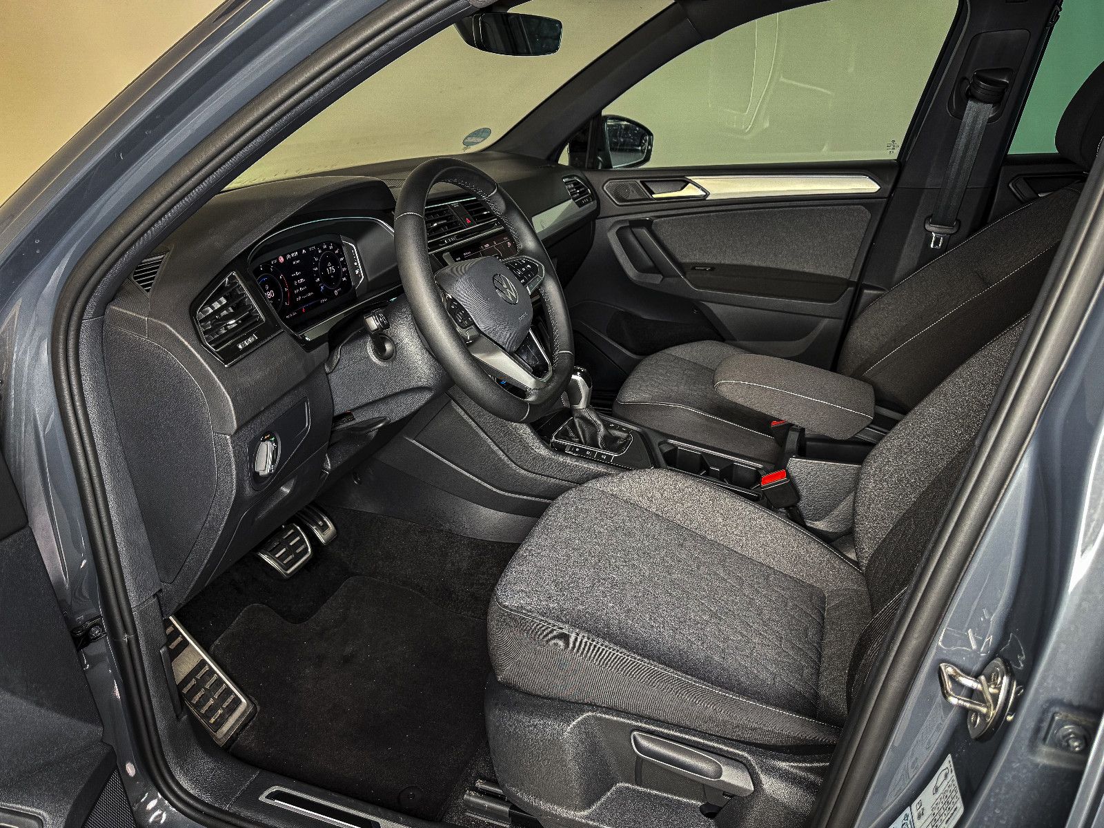 Volkswagen Tiguan Move - Samsaru's Car Outlet