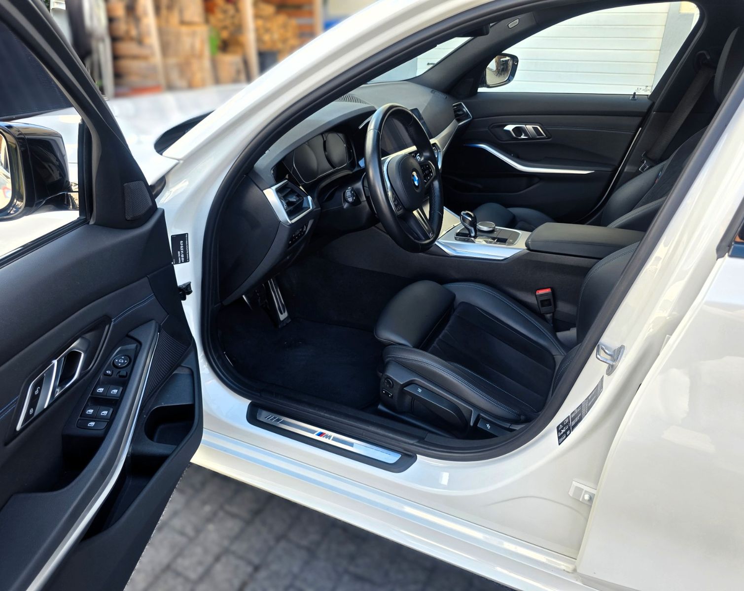 BMW M-SPORTPAKET*XDRIVE*LED*NAVI*LEDER*ACC*RFK*MWST