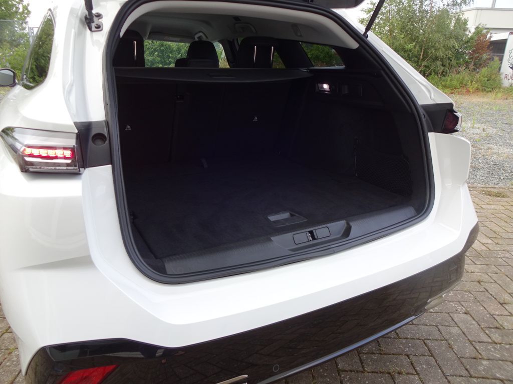 Peugeot 308 SW BlueHDi 130 EAT8 Allure Pack - Samsaru's Car Outlet