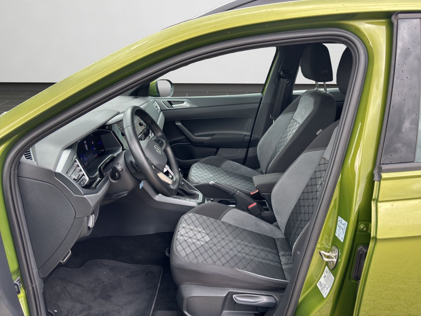 Volkswagen Taigo 1.5 TSI DSG R-line - Samsaru's Car Outlet