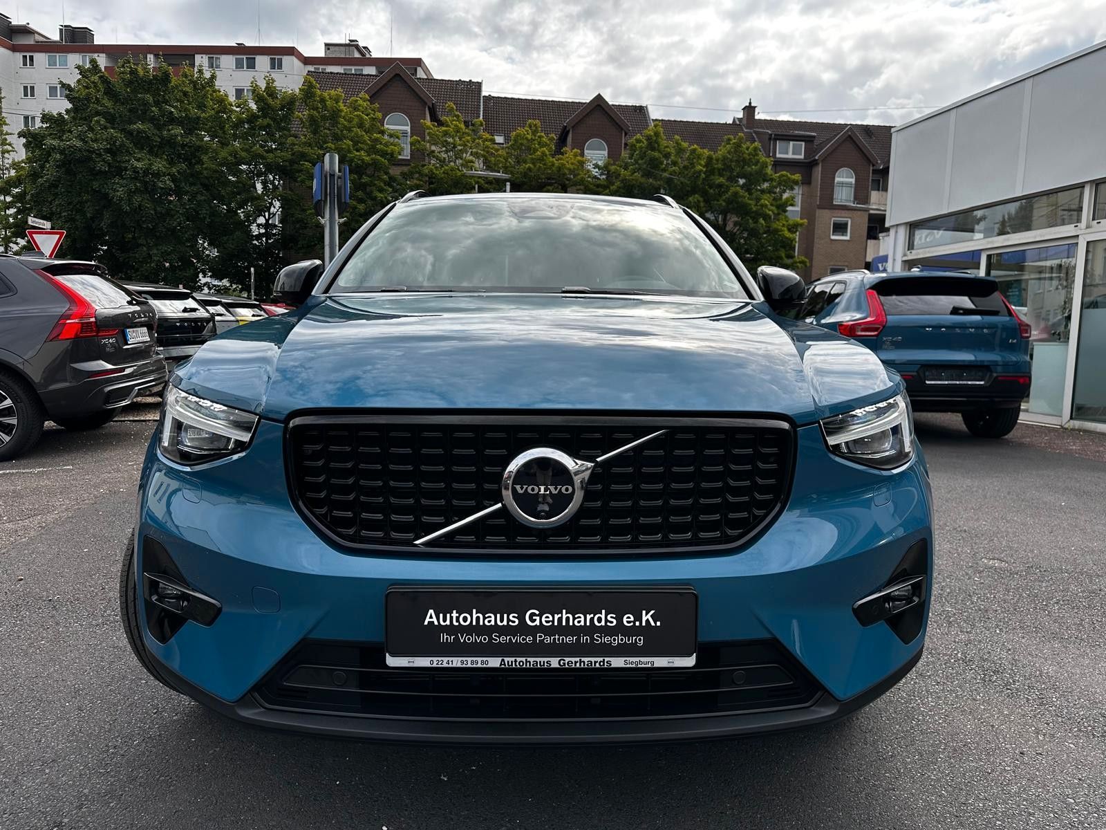 Volvo XC40 B3 Plus Dark Leder,Pano,360°,AHK,Pixel,ACC
