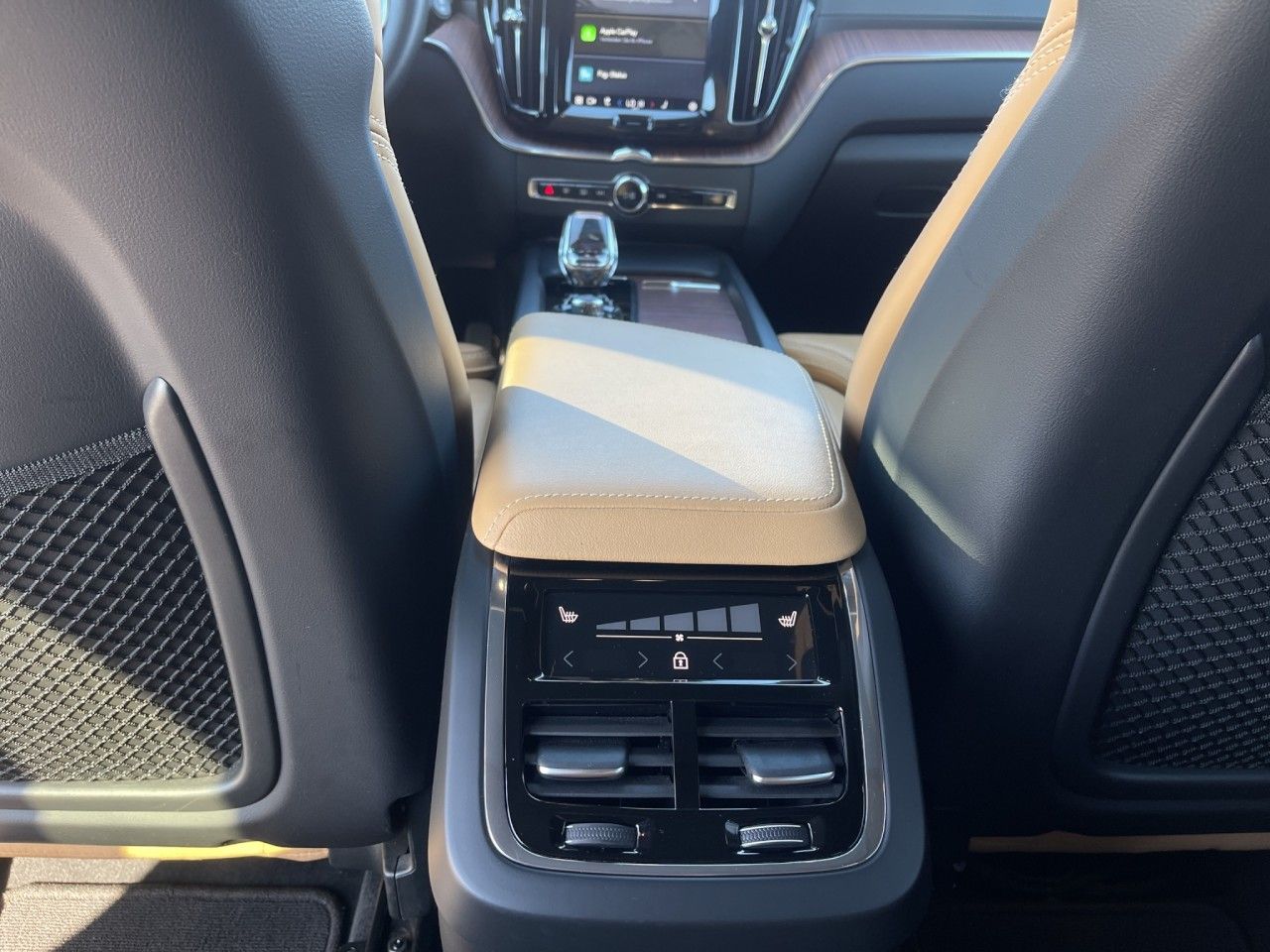 Volvo XC60 B5 Ultimate Dark AWD/AHK/Pano/Standhz/20Zo