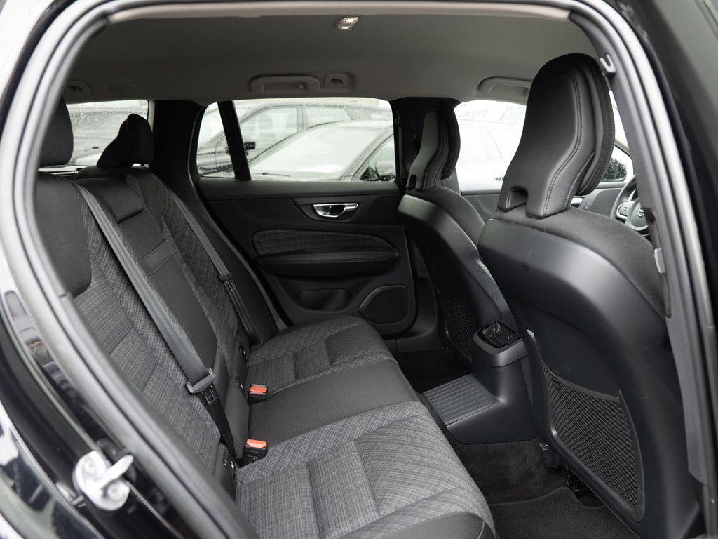 Volvo V60 2.0 Core Recharge Plug-In Hybrid AWD 1.Hand