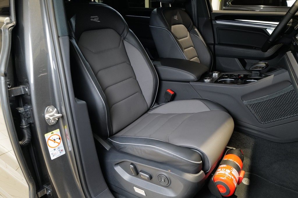 Volkswagen Touareg 3.0TDI R-Line - Samsaru's Car Outlet