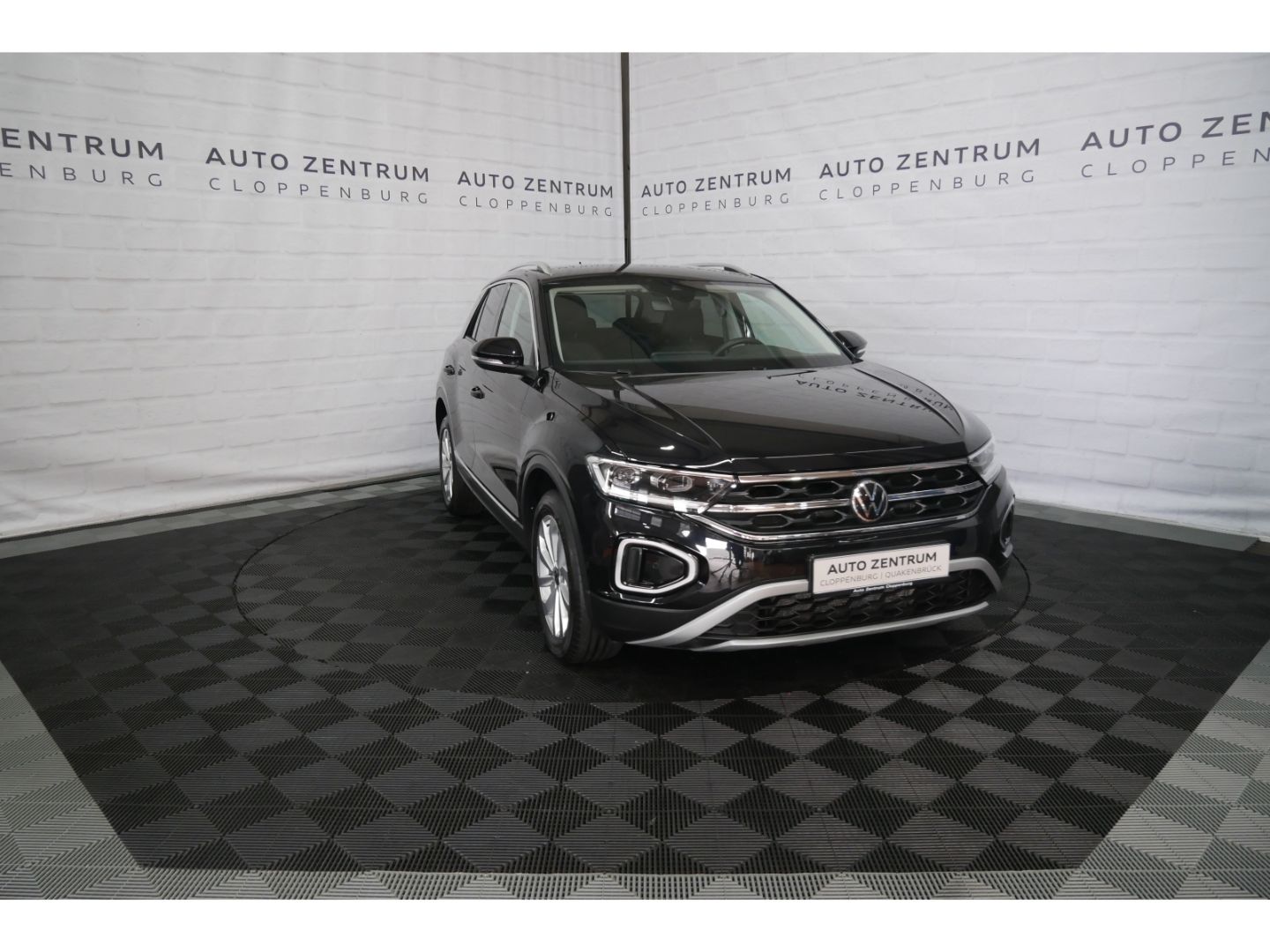 Volkswagen T-Roc Style 1.5 TSI - Samsaru's Car Outlet