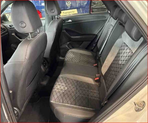 Volkswagen T-Roc 1.0 TSI R-Line - Samsaru's Car Outlet