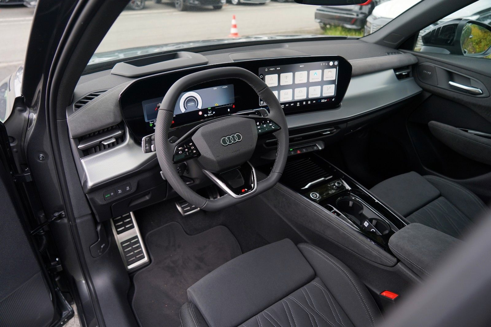 Audi Q3 SUV e-hybrid AHK S-LINE PANO TECH PRO MATRIX