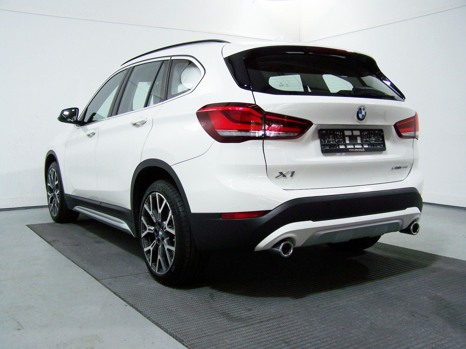BMW X1 xDrive 20 d xLine - Samsaru's Car Outlet