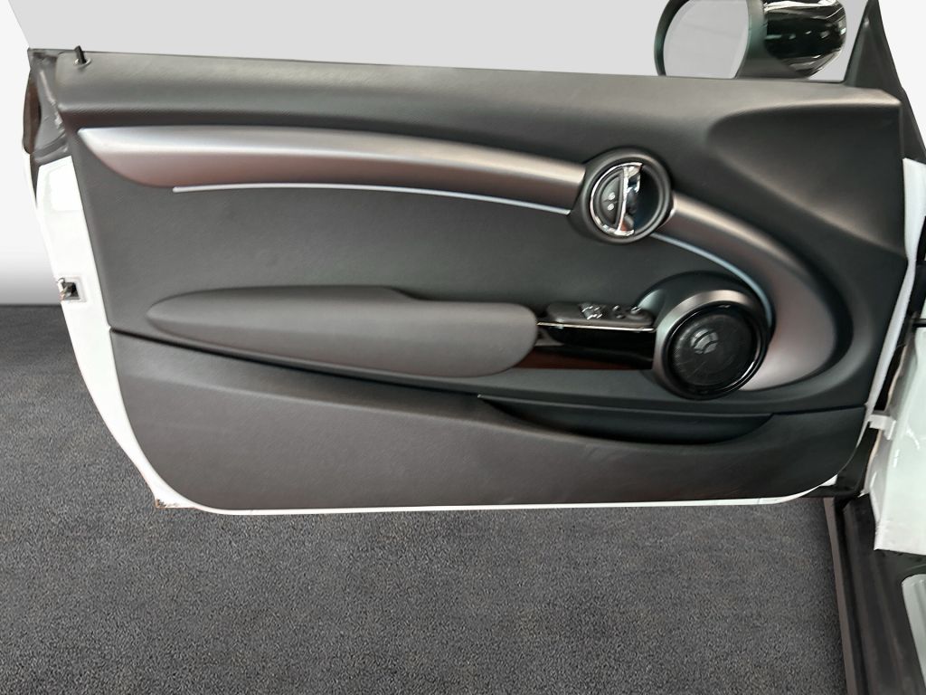 MINI Cooper SE MINI Yours Trim - Samsaru's Car Outlet