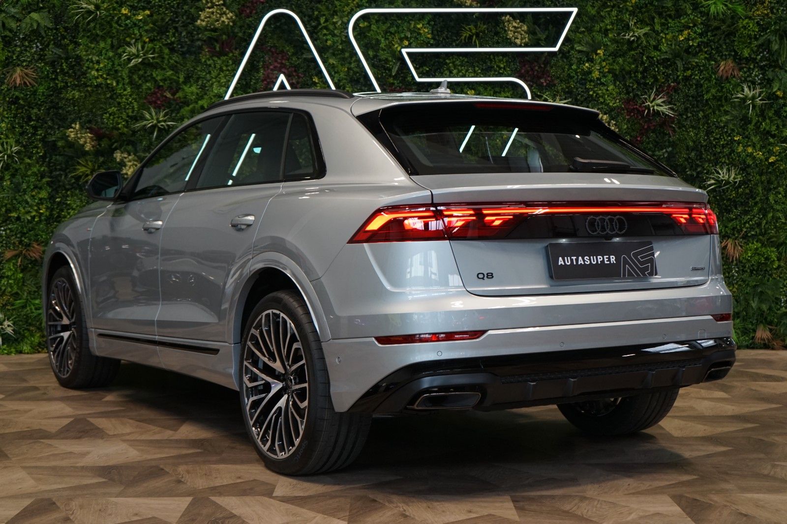 Audi Q8 50 TDI S-LINE - Samsaru's Car Outlet