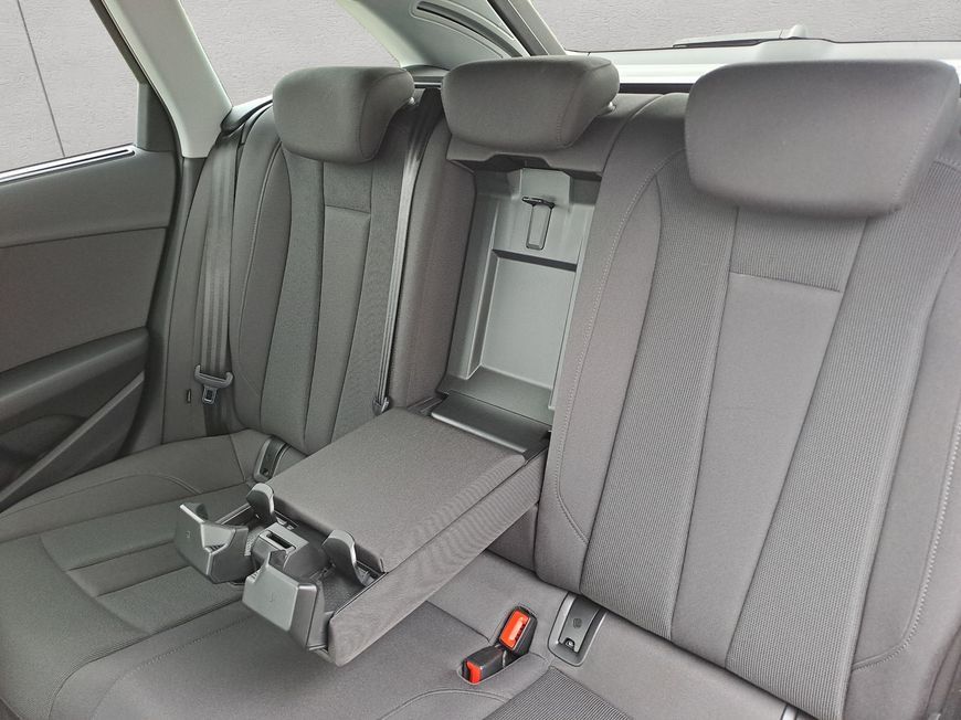 Audi A4 Avant 35 TDI S tronic S line - Samsaru's Car Outlet