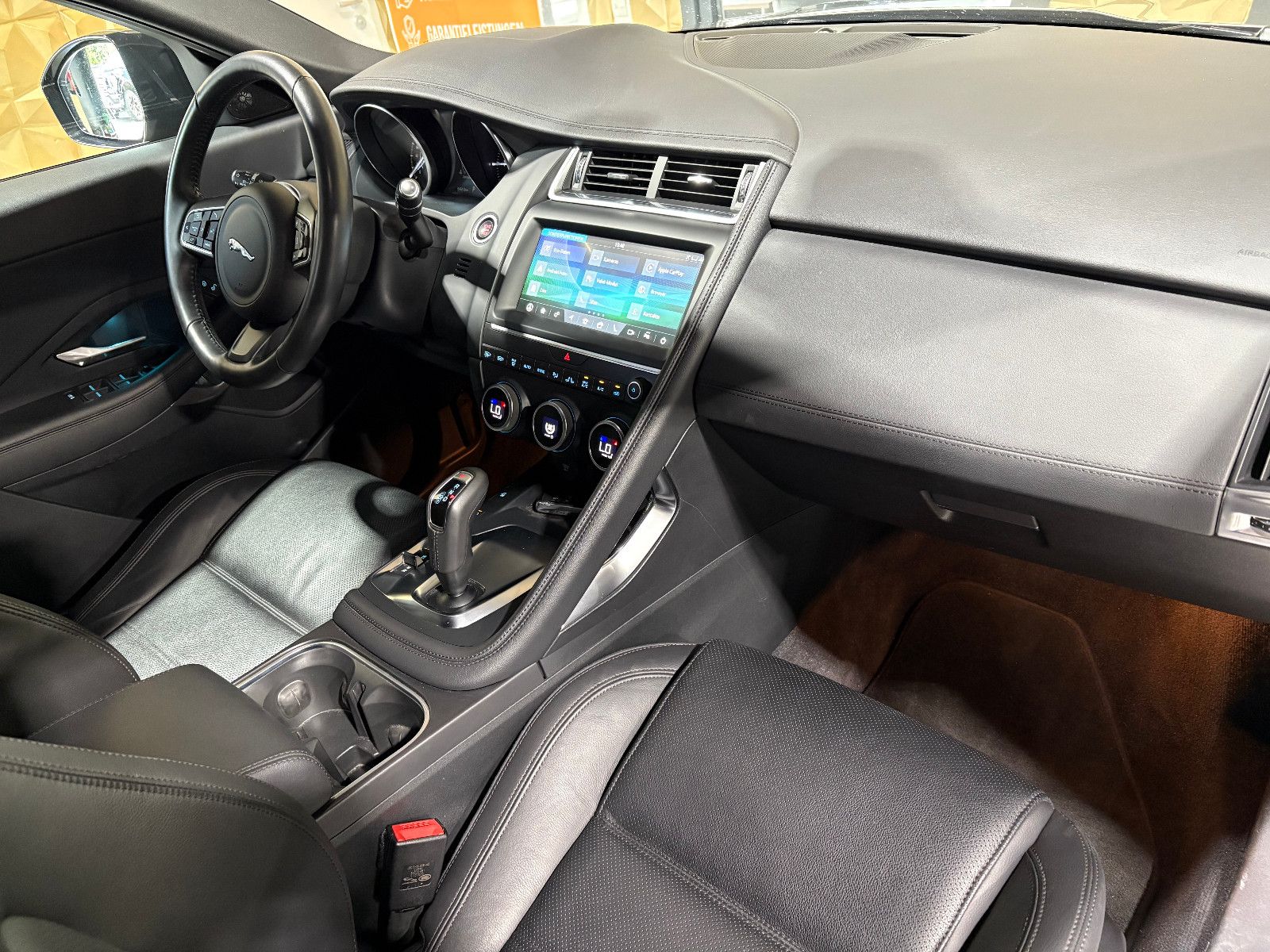 Jaguar E-PACE S/NAVI/KAMERA/APPLE/ACC/SHZ/KLIMA/TOTWINK