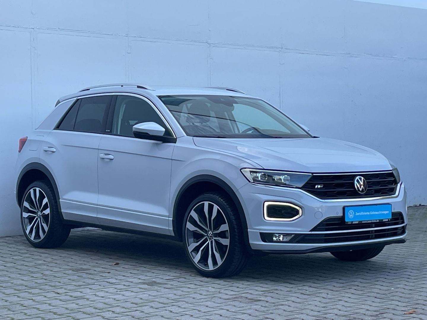 Volkswagen T-Roc 1.5 TSI DSG R-Line - Samsaru's Car Outlet