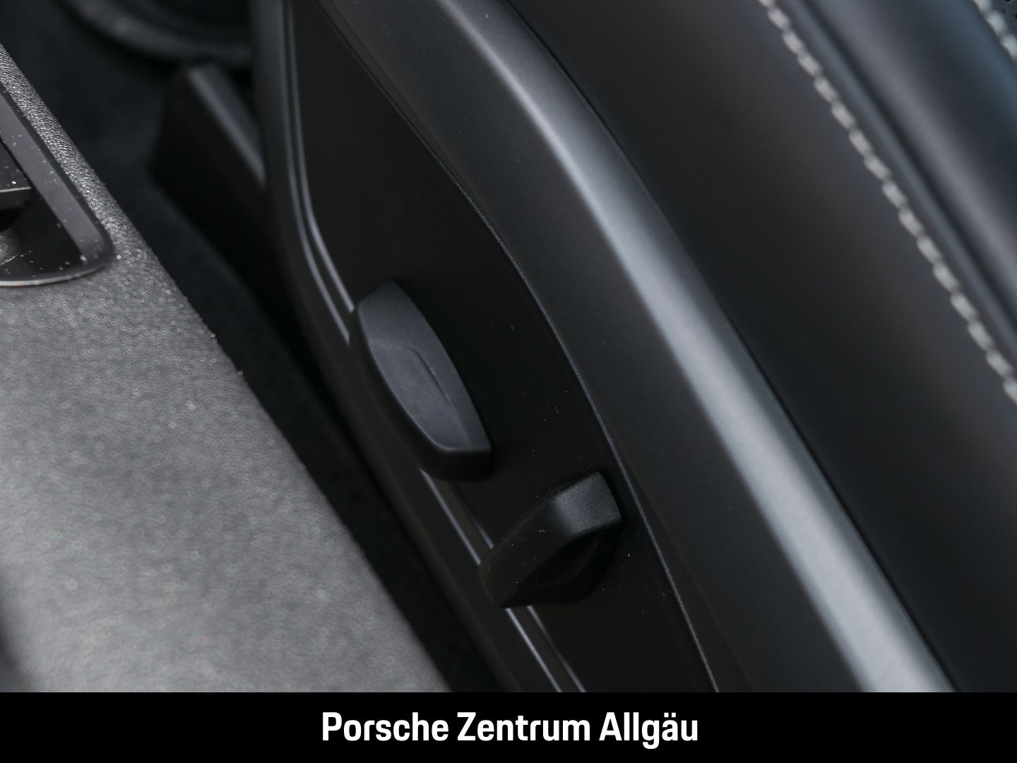 Porsche 992 911 Carrera 4S BOSE Sportabgasanlage Kreide