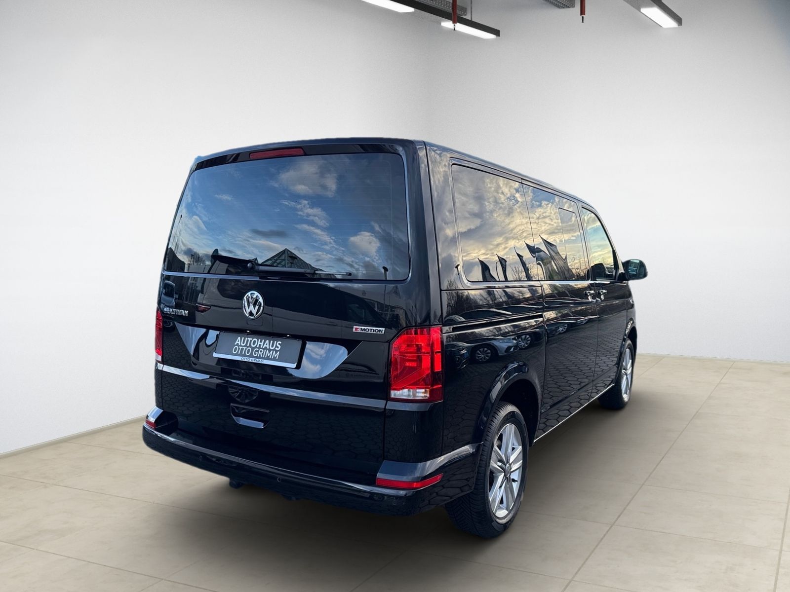 Volkswagen T6.1 Multivan 2.0 TDI 4M - Samsaru's Car Outlet