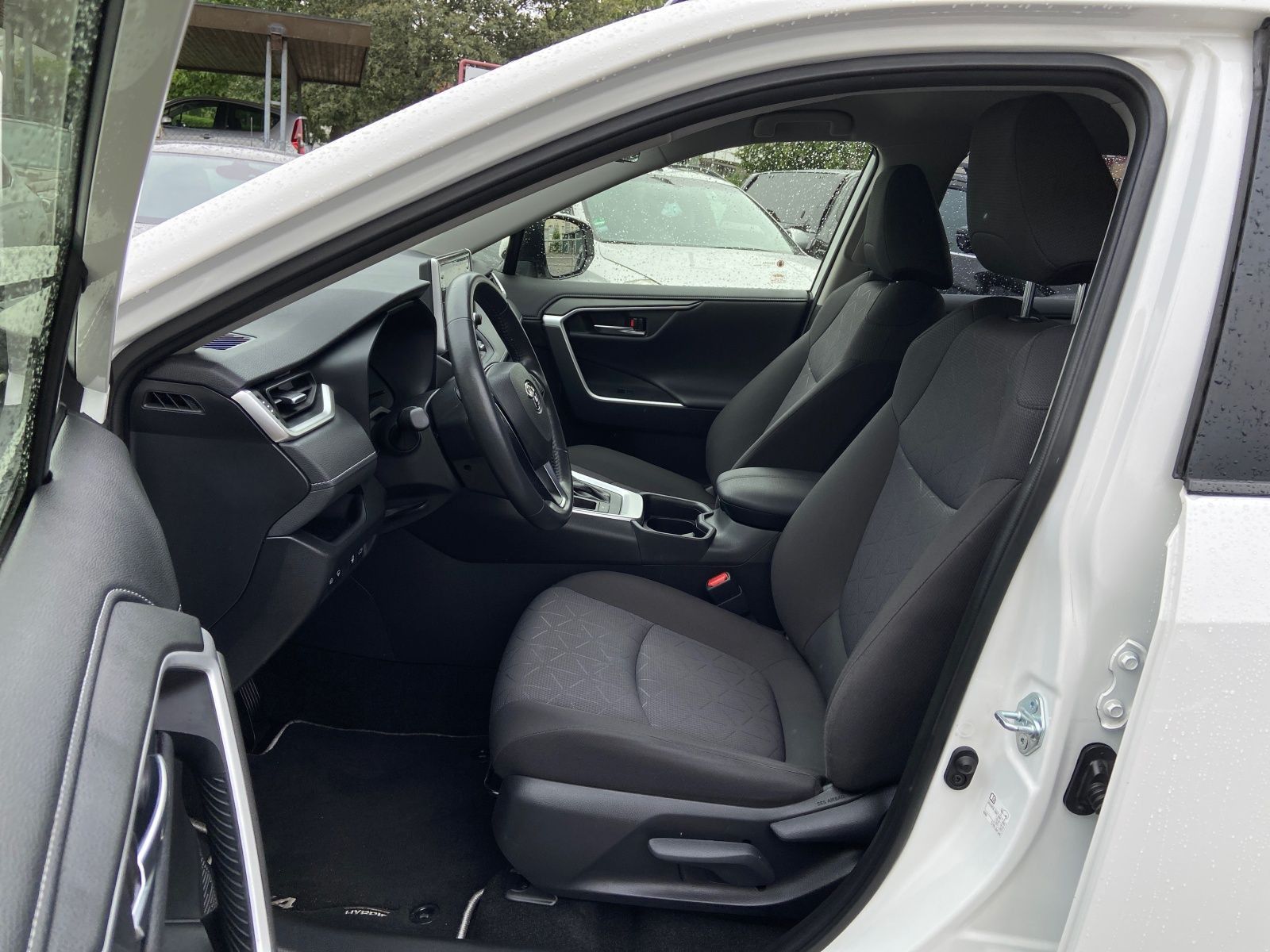 Toyota RAV 4 Hybrid - Samsaru's Car Outlet