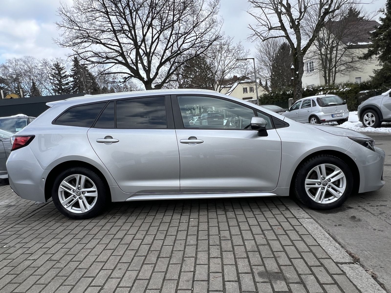 Toyota Corolla Touring Hybrid - Samsaru's Car Outlet