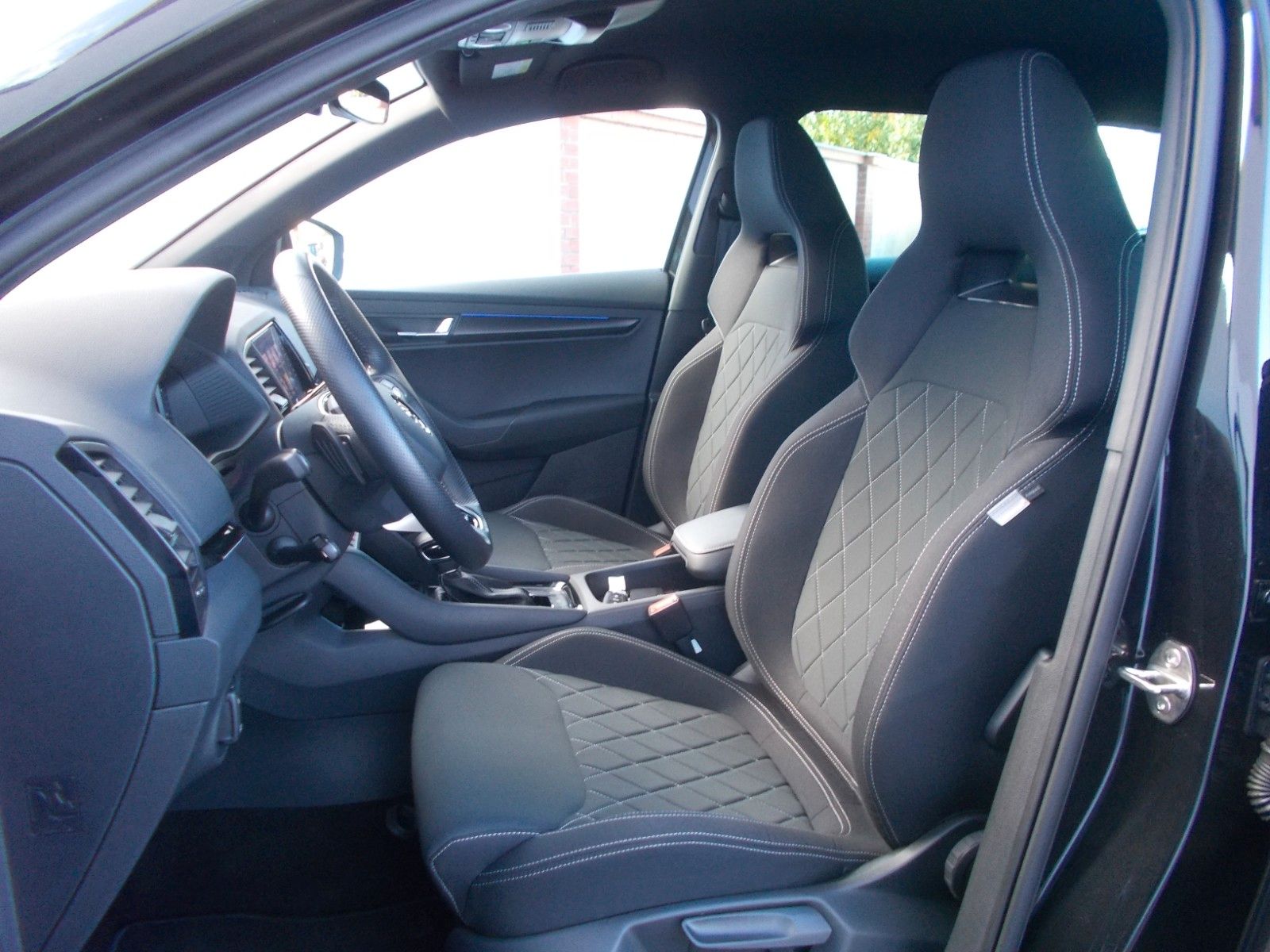 Skoda Karoq  1.5 TSI Sportline * DSG * Navi *AHK *360°
