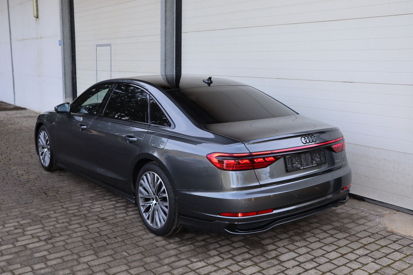 Audi A8L 60 TFSI e lang exclusive S-Line - Samsaru's Car Outlet