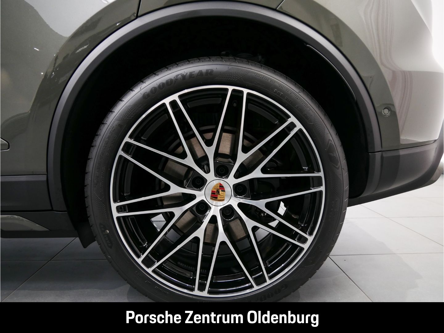 Porsche Macan Electric 4 Luftfed AHK BOSE Pano Matrix LE