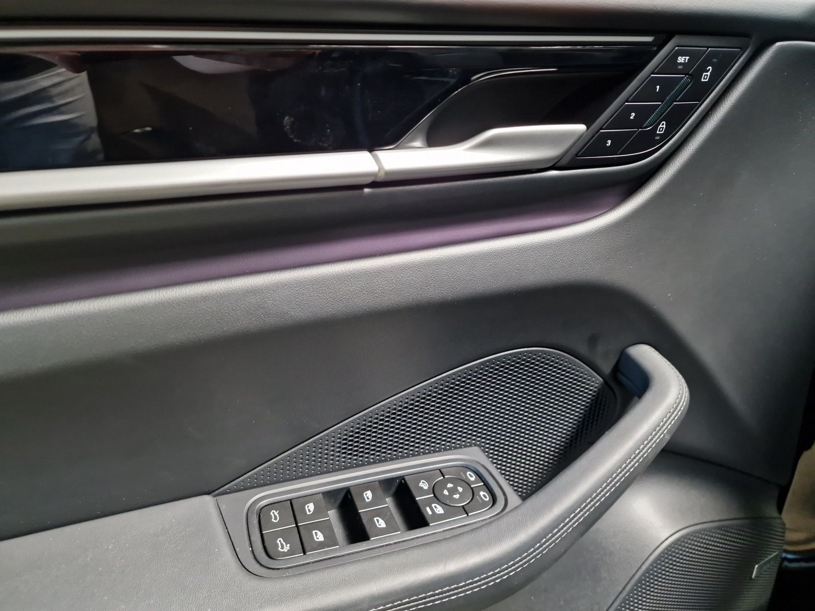 Porsche Macan 4 - Samsaru's Car Outlet
