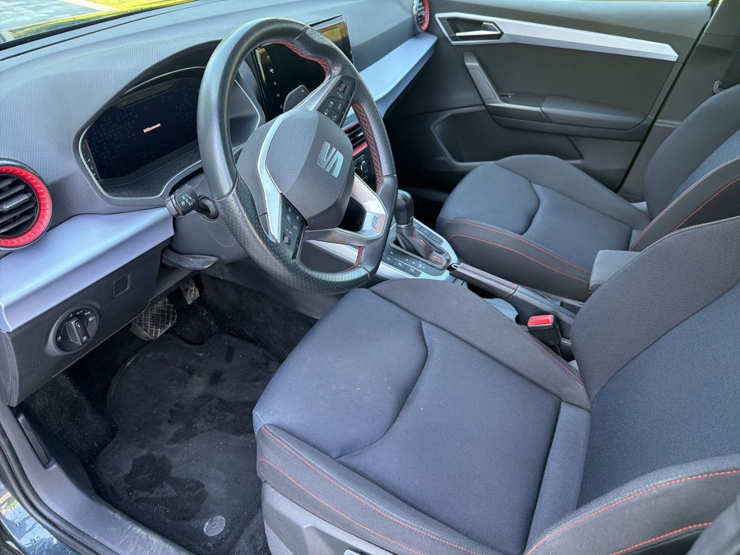 Seat Arona FR 1.5 TSI DSG Navi AHK Sitzheizung ACC To