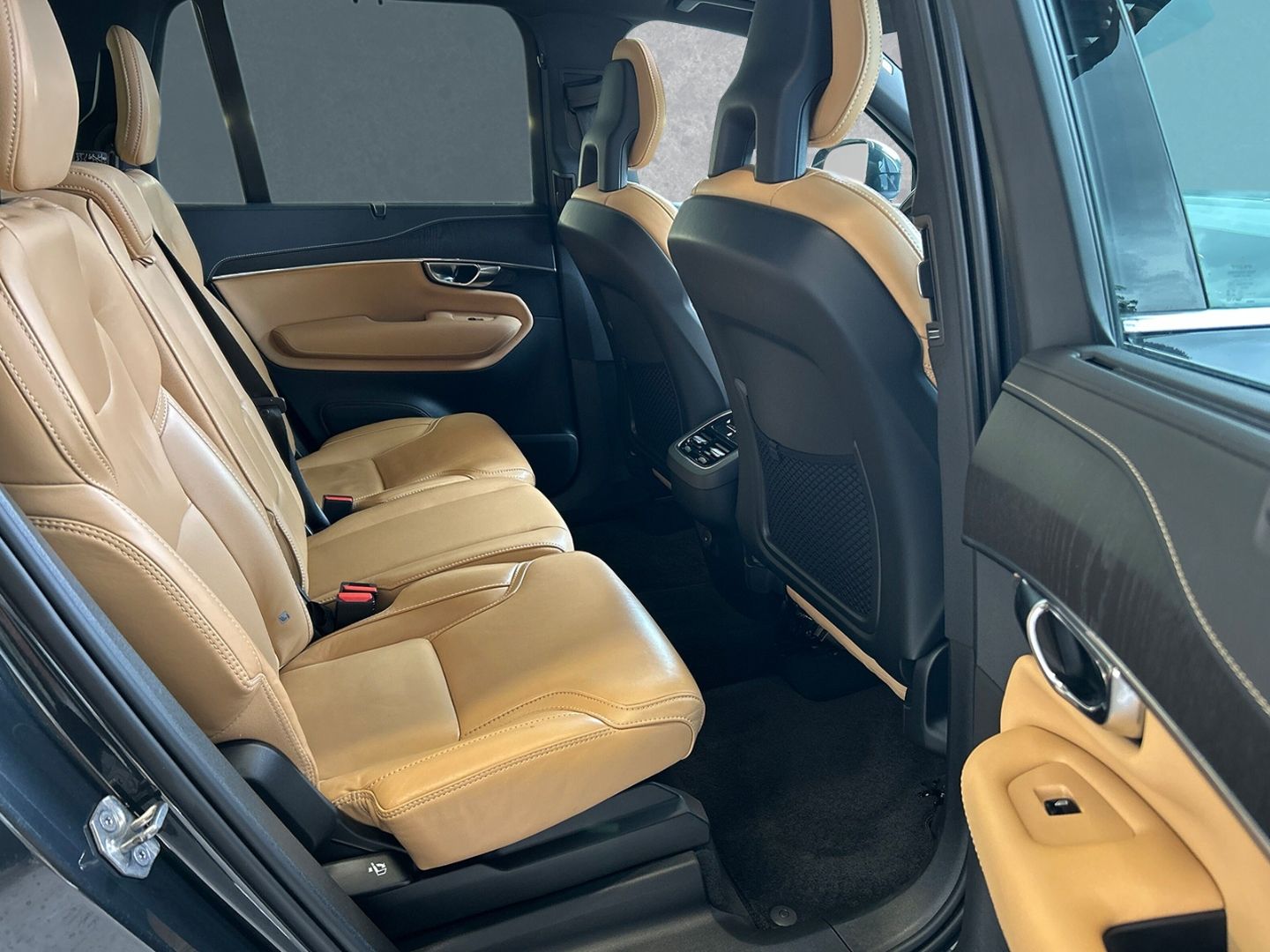 Volvo XC90 Inscription AWD B5 Diesel - Samsaru's Car Outlet