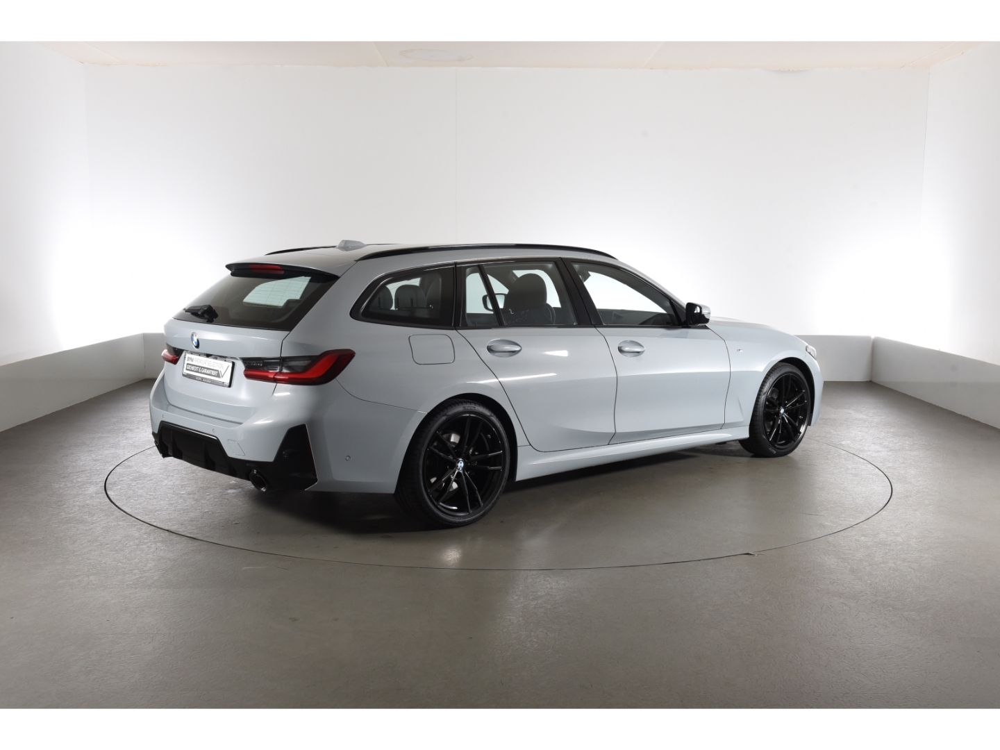 BMW 320 d xDrive Touring M Sport - Samsaru's Car Outlet