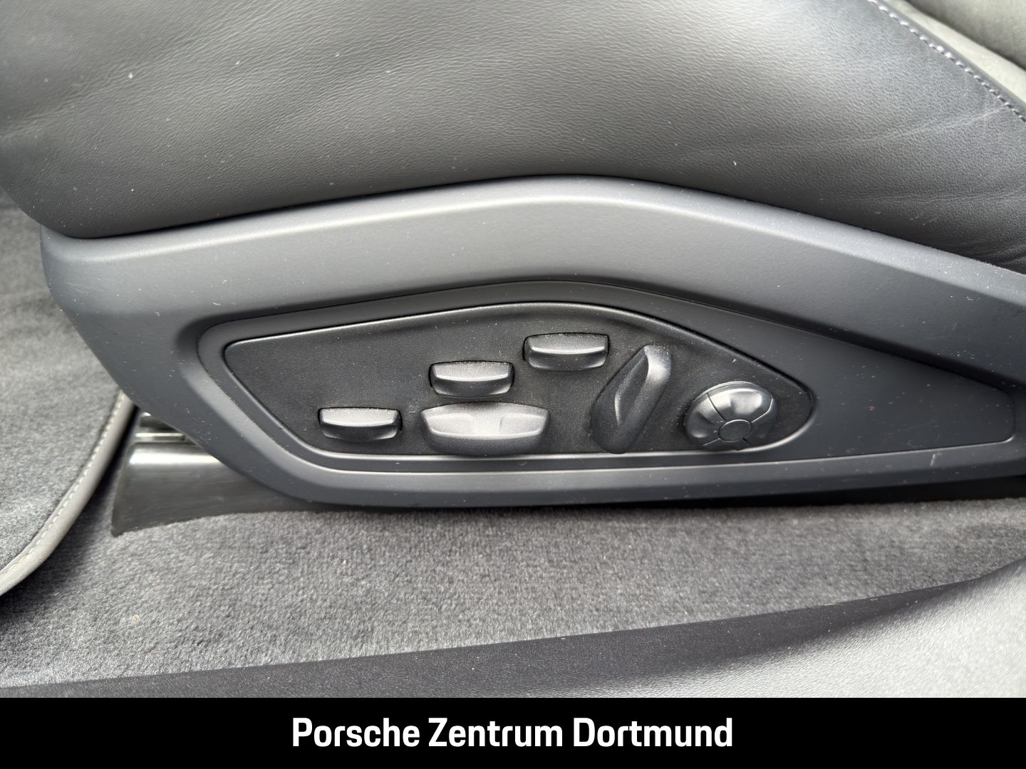 Porsche Taycan GTS Head-Up LED-Matrix Surround-View