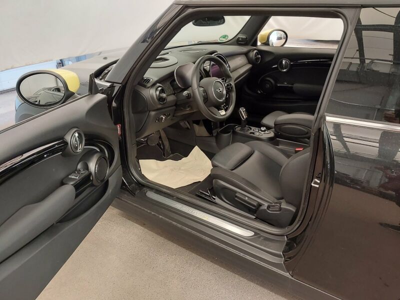 MINI Cooper SE 3T Electric Trim - Samsaru's Car Outlet