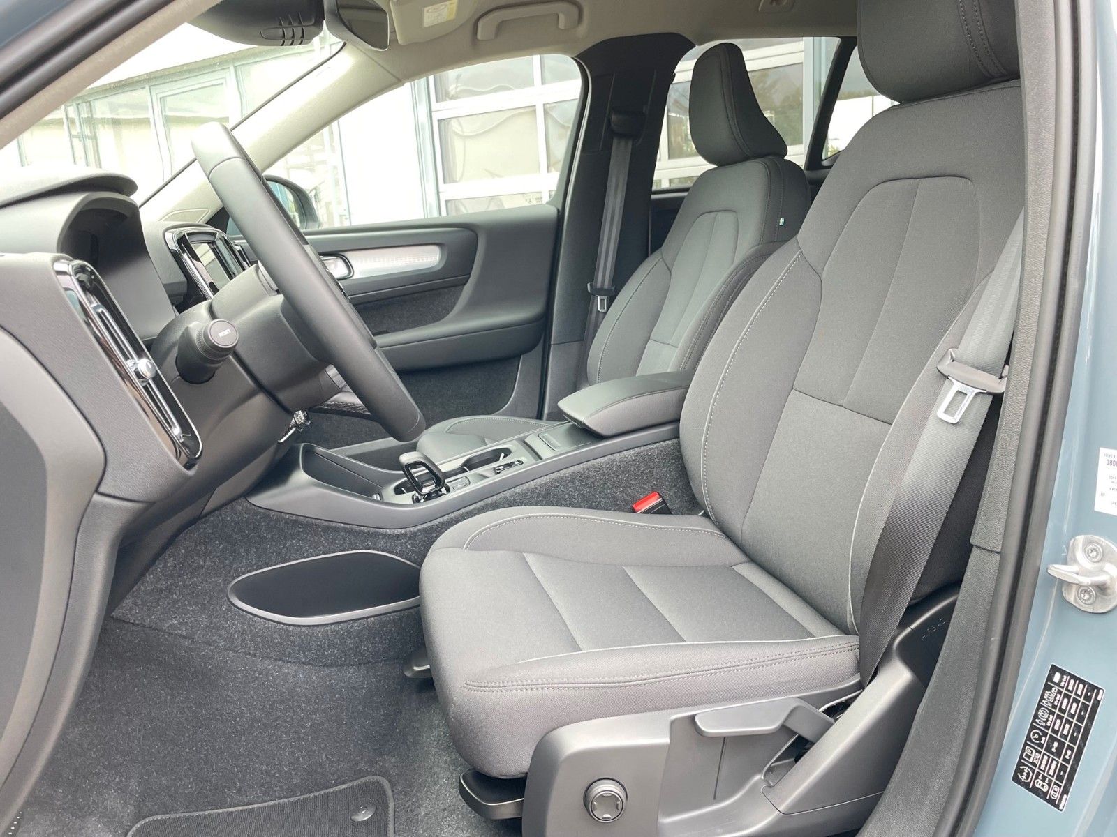 Volvo XC40 T3 Geartr. MOMENTUM PRO-AHK-Cam-Pilot-Keyl