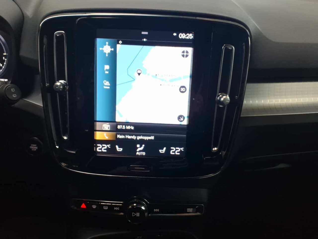 Volvo XC40 T4 Recharge DKG Plus Bright AHK 19"