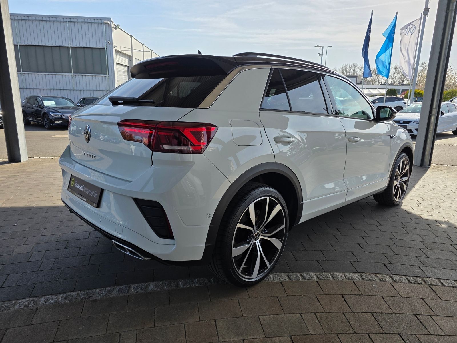 Volkswagen T-Roc 2.0 TDI DSG R-Line - Samsaru's Car Outlet