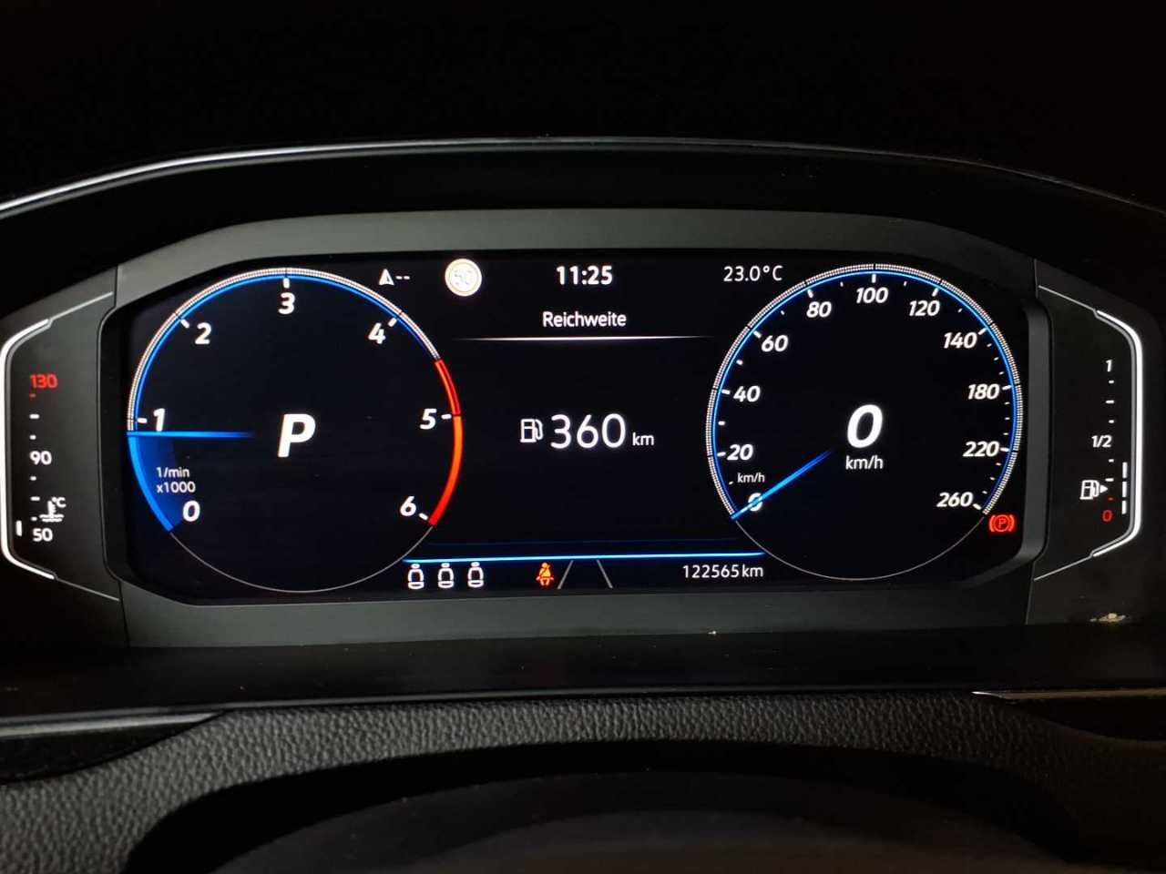 Volkswagen Passat Variant 2.0 TDI Business - Samsaru's Car Outlet