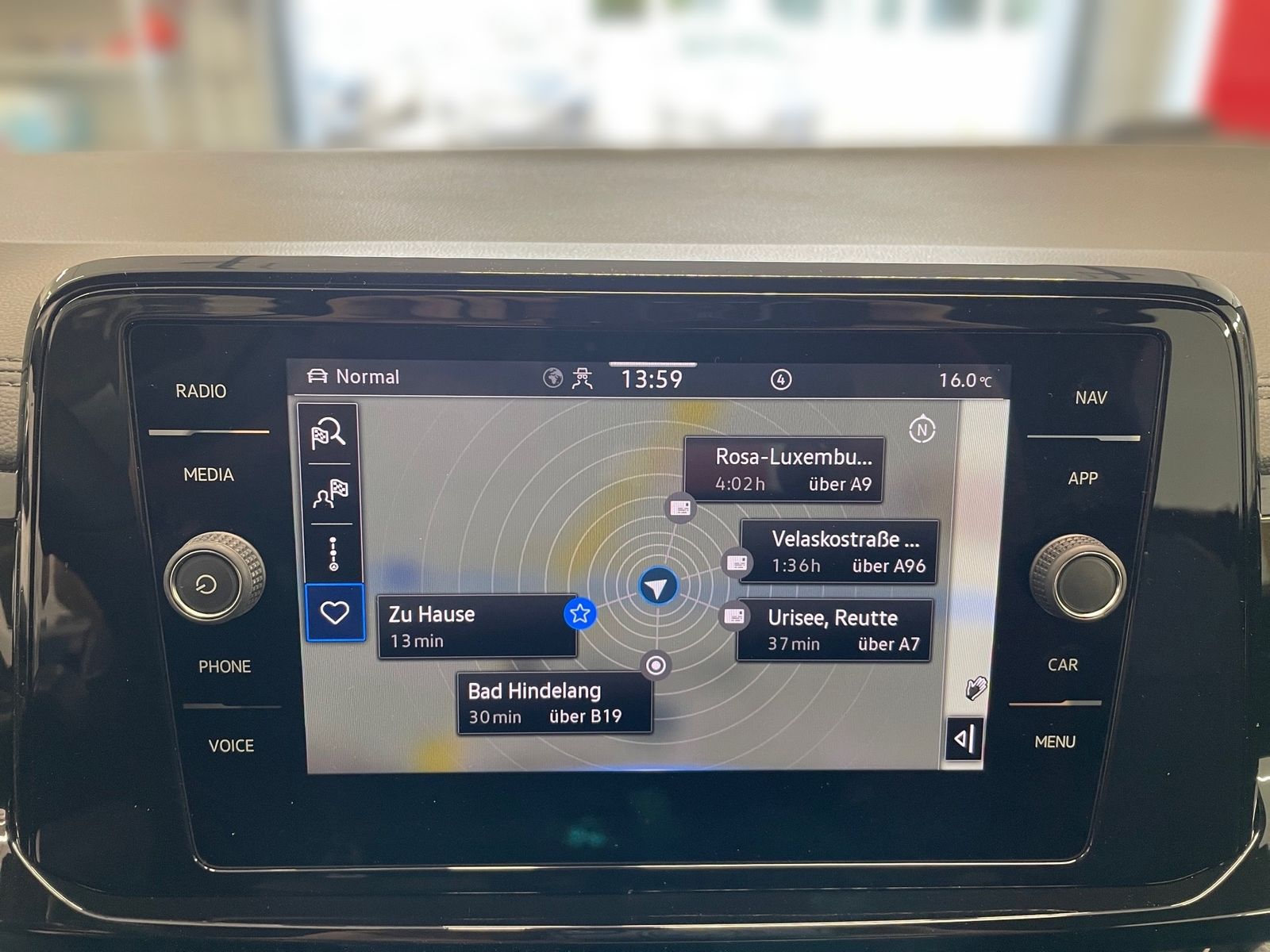 Volkswagen T-Roc R-Line - Samsaru's Car Outlet