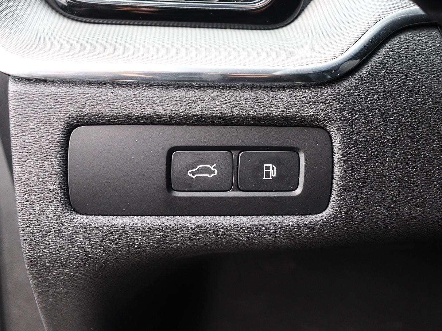 Volvo XC60 Plus Black Edition Recharge Plug-In Hybrid