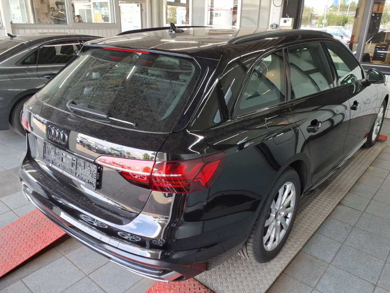 Audi A4 Avant S line 35 TDI - Samsaru's Car Outlet