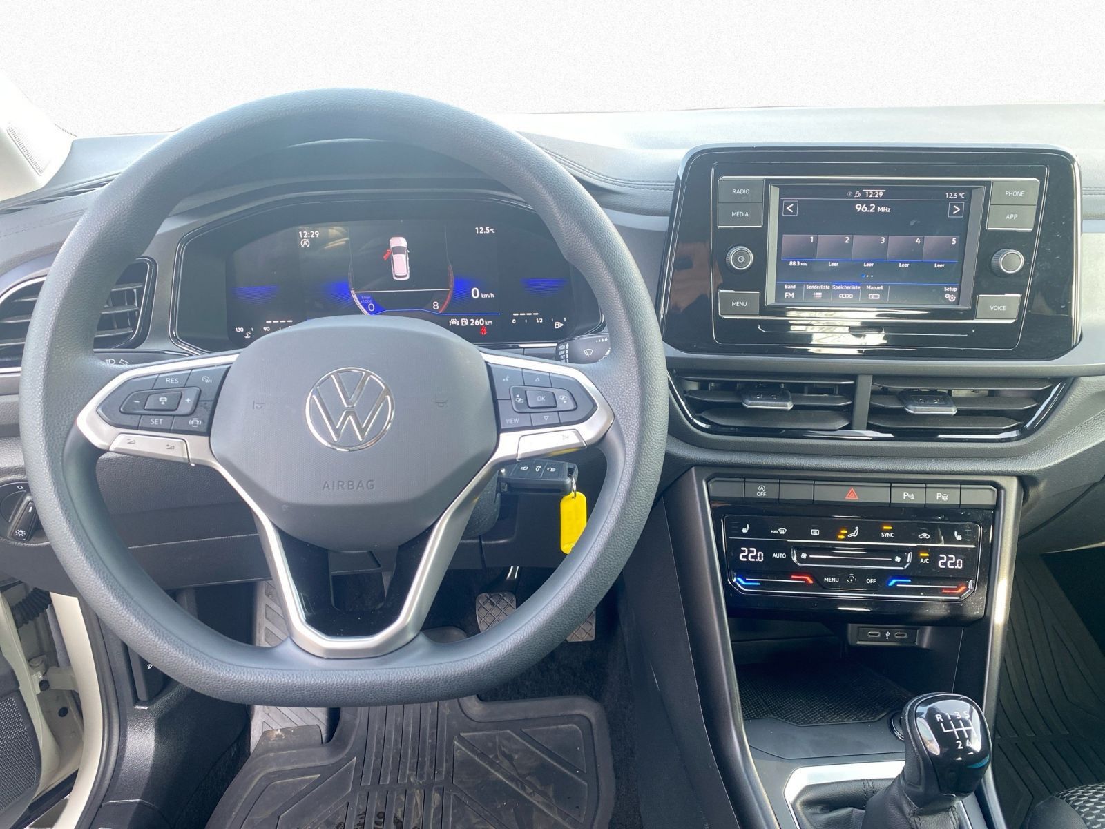 Volkswagen T-Roc 1.0 TSI - Samsaru's Car Outlet