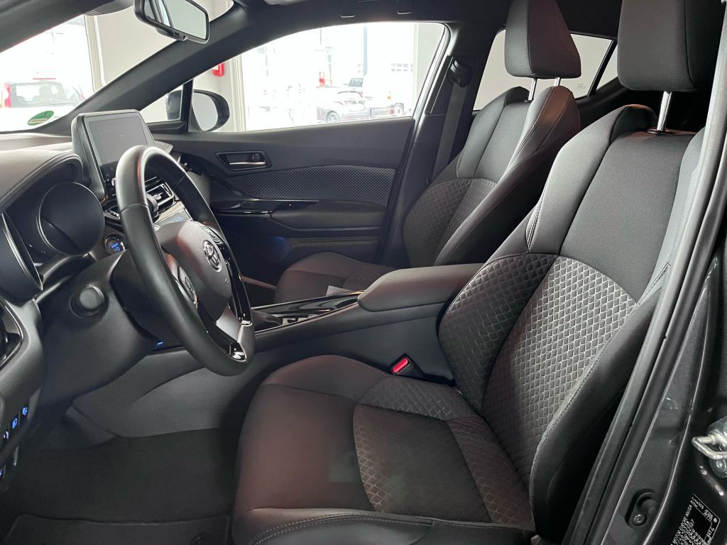 Toyota C-HR 2.0 Hybrid - Samsaru's Car Outlet