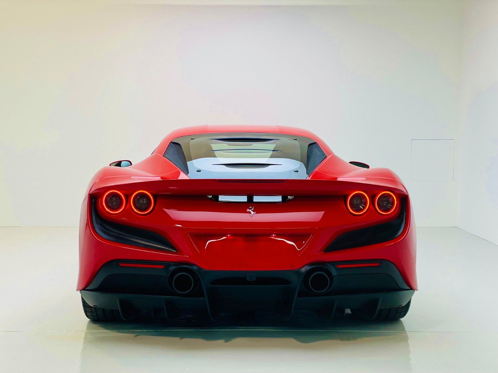 Ferrari F8 - Samsaru's Car Outlet
