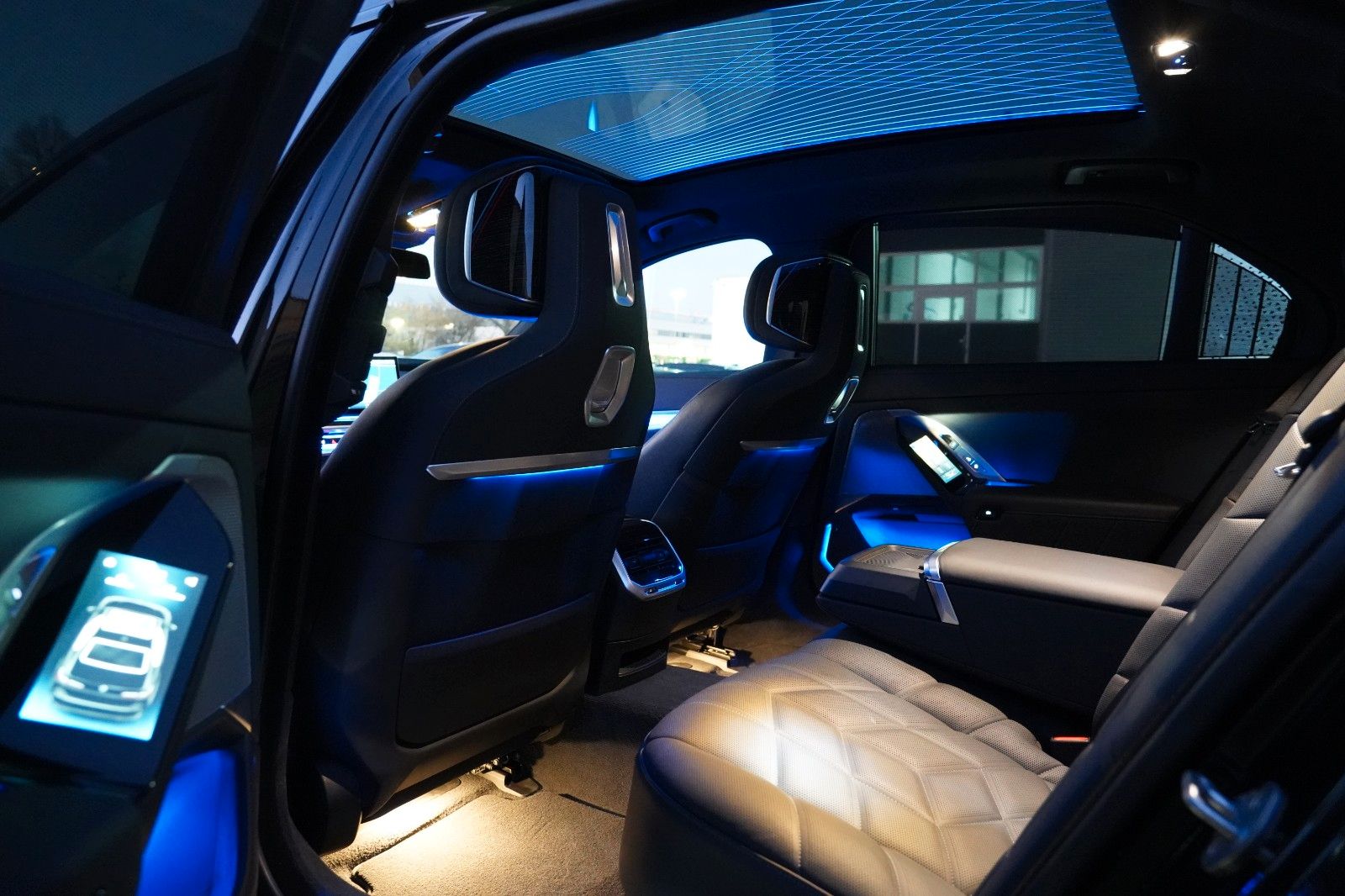 BMW 740d xDrive M Sport SKYLOUNGE ICONIC 360 HUD B&W