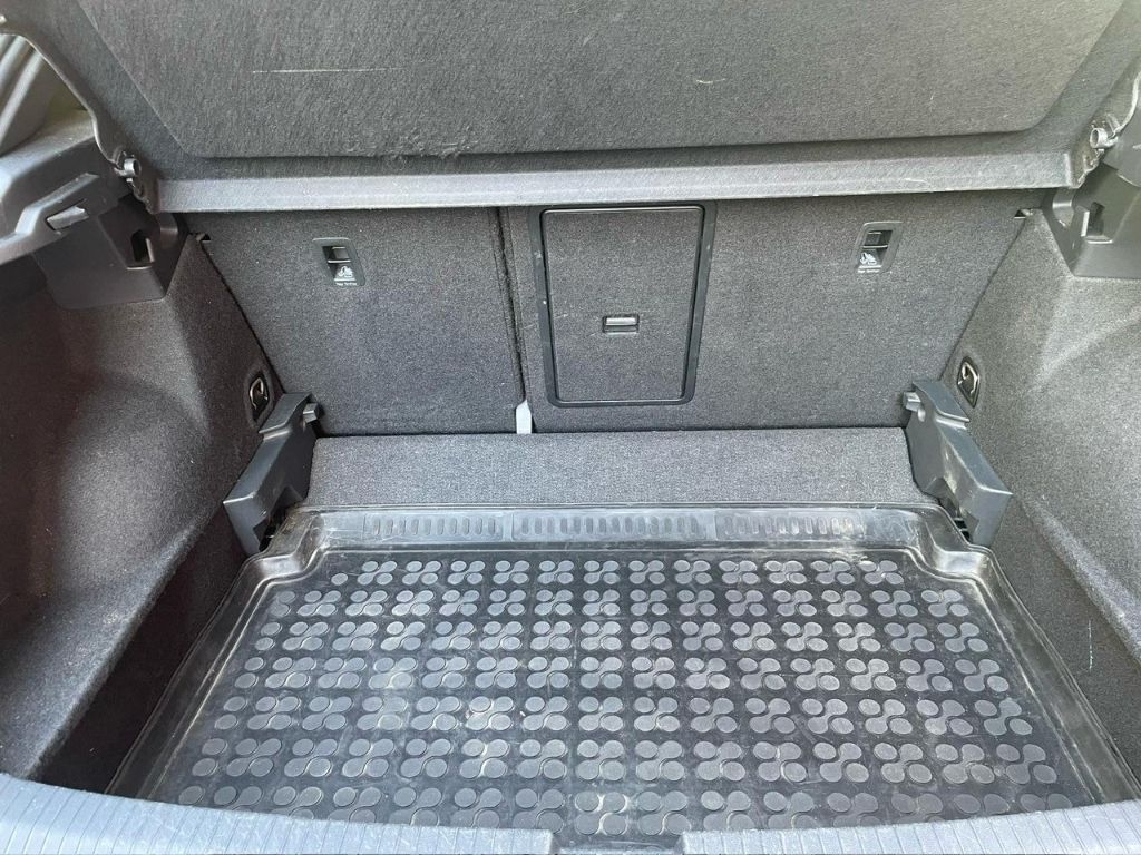 Volkswagen T-Roc 1.5 TSI R-Line - Samsaru's Car Outlet