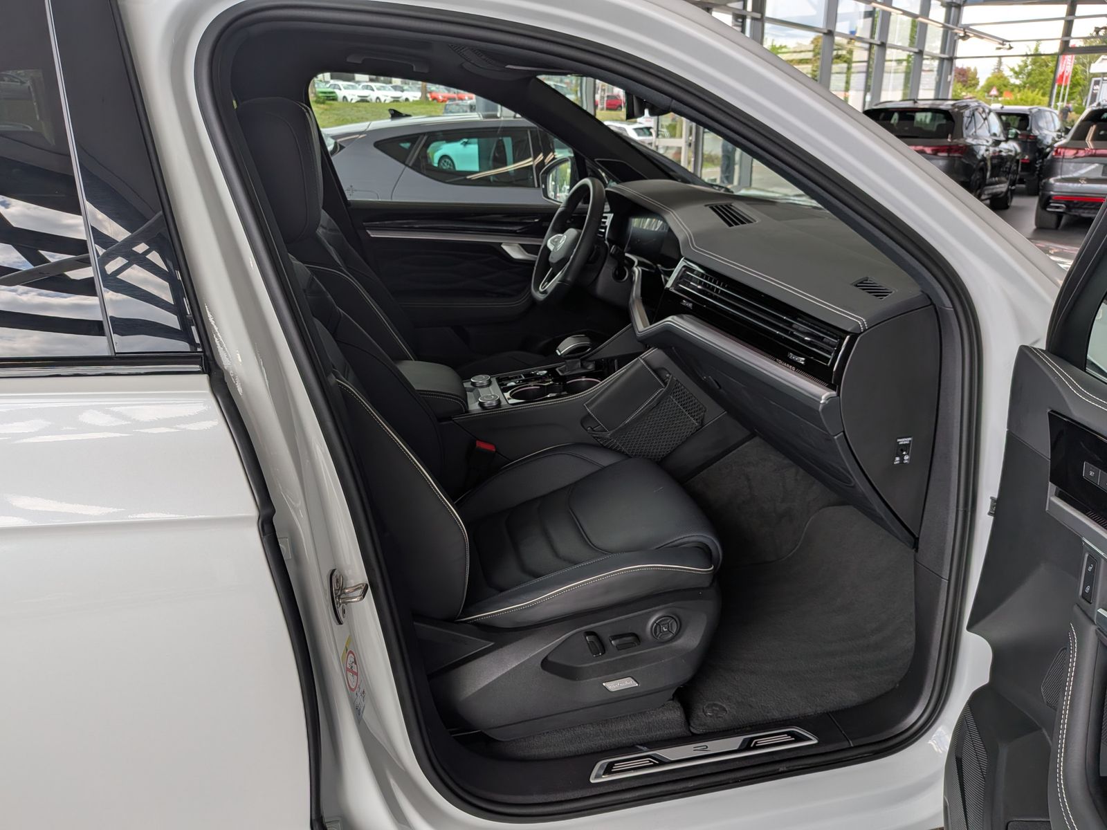 Volkswagen Touareg 3.0TDI 4M R-Line VOLL Black 22" UPE 114T