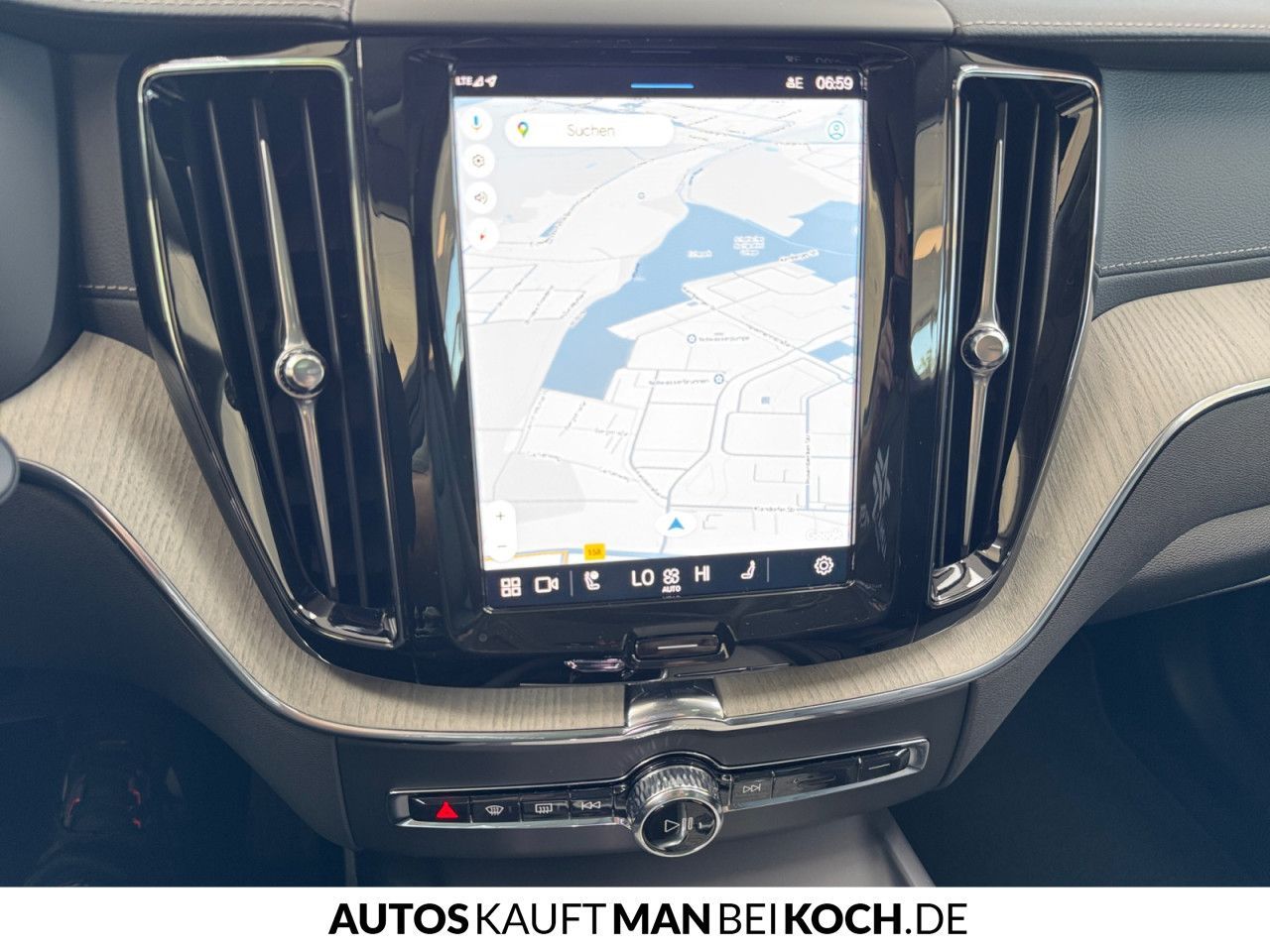 Volvo XC60 T6 Plug-In AWD - Samsaru's Car Outlet