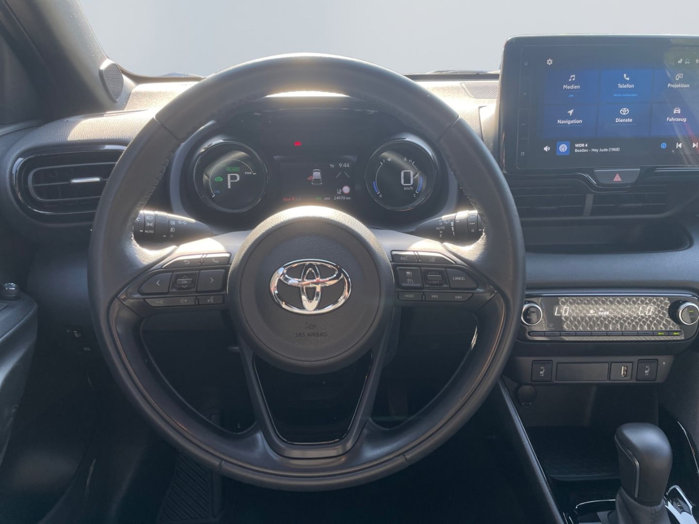 Toyota Yaris Hybrid 1.5 Style *LED*HUD*Navi*Teilleder*