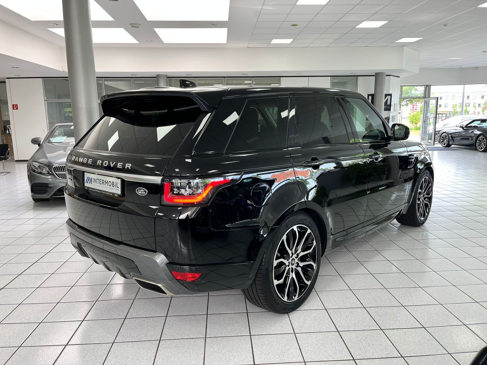 Range Rover Sport HSE P400e - Samsaru's Car Outlet