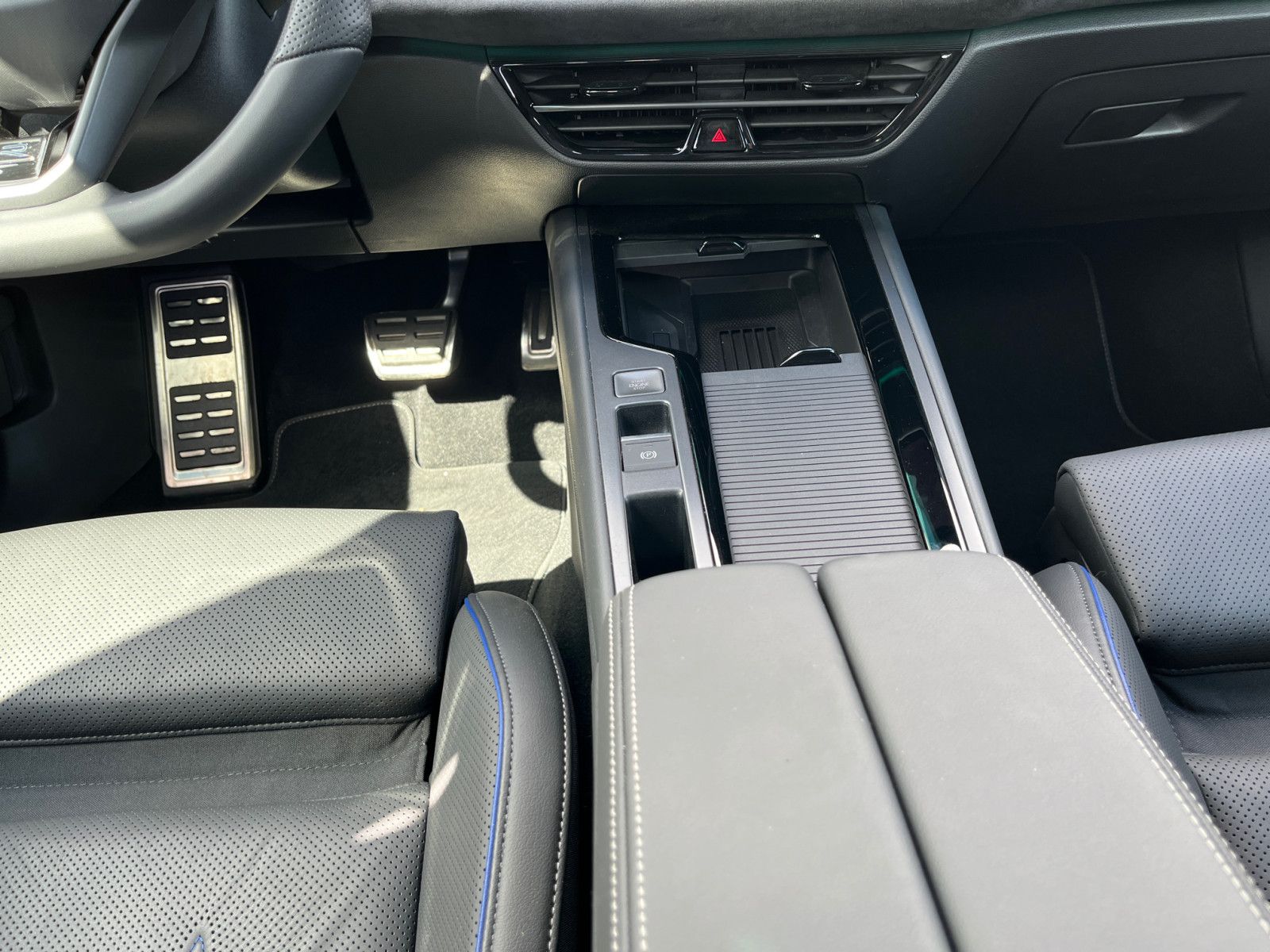 Volkswagen Passat Variant 2.0TDI DSG 4M R-Line Matrix DCC