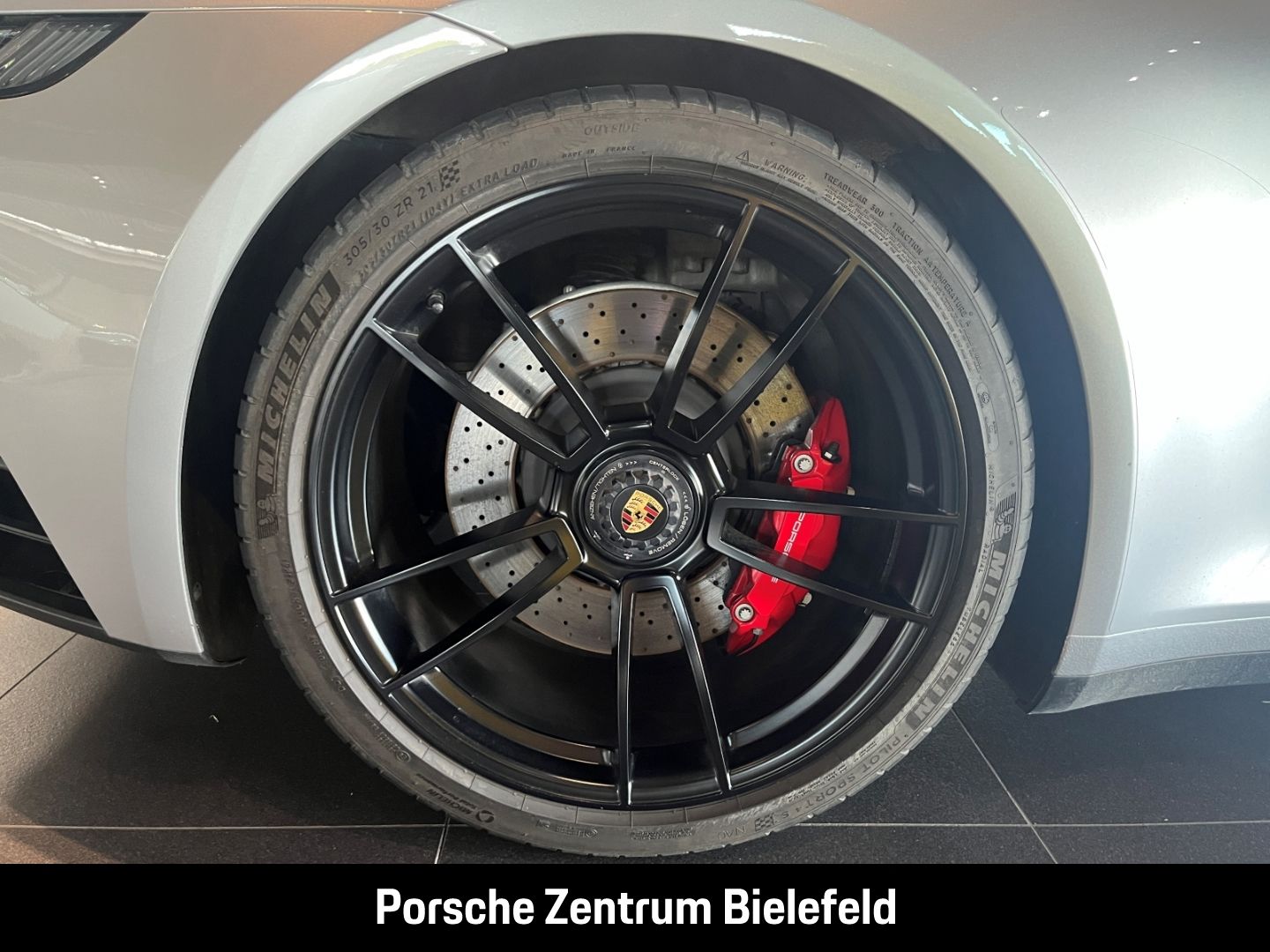 Porsche 992 911 Targa 4 GTS BOSE Sportabgasanlage LED