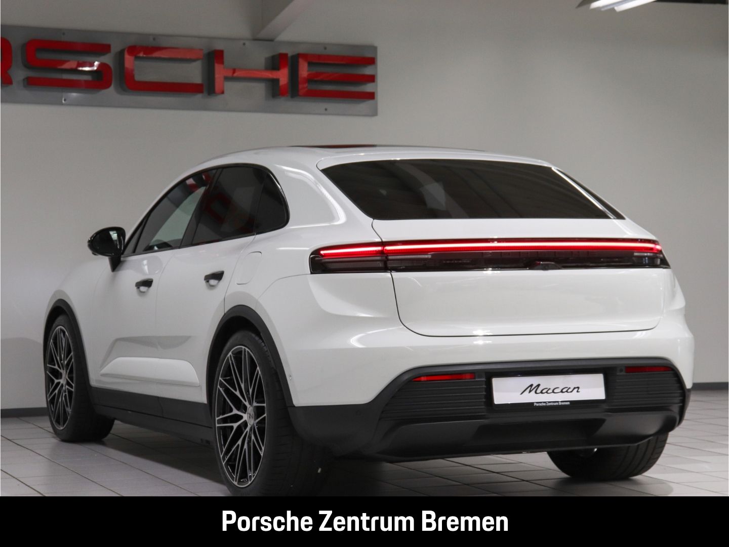 Porsche Macan 4 - Samsaru's Car Outlet